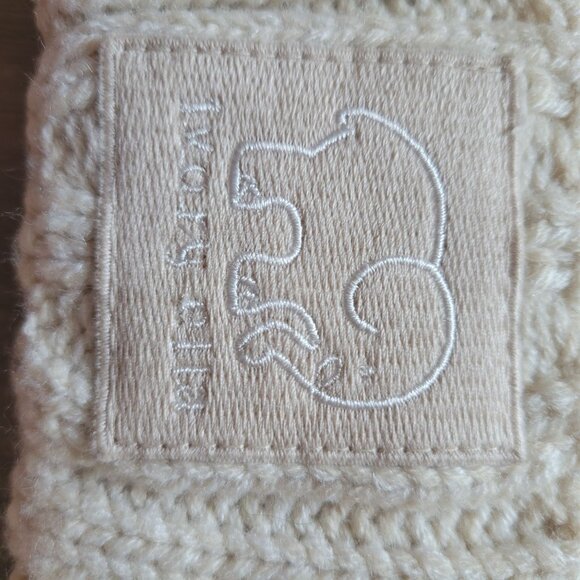 Ivory Ella Womens Beige Cable Knit Pom-Pom Beanie - Picture 2 of 7